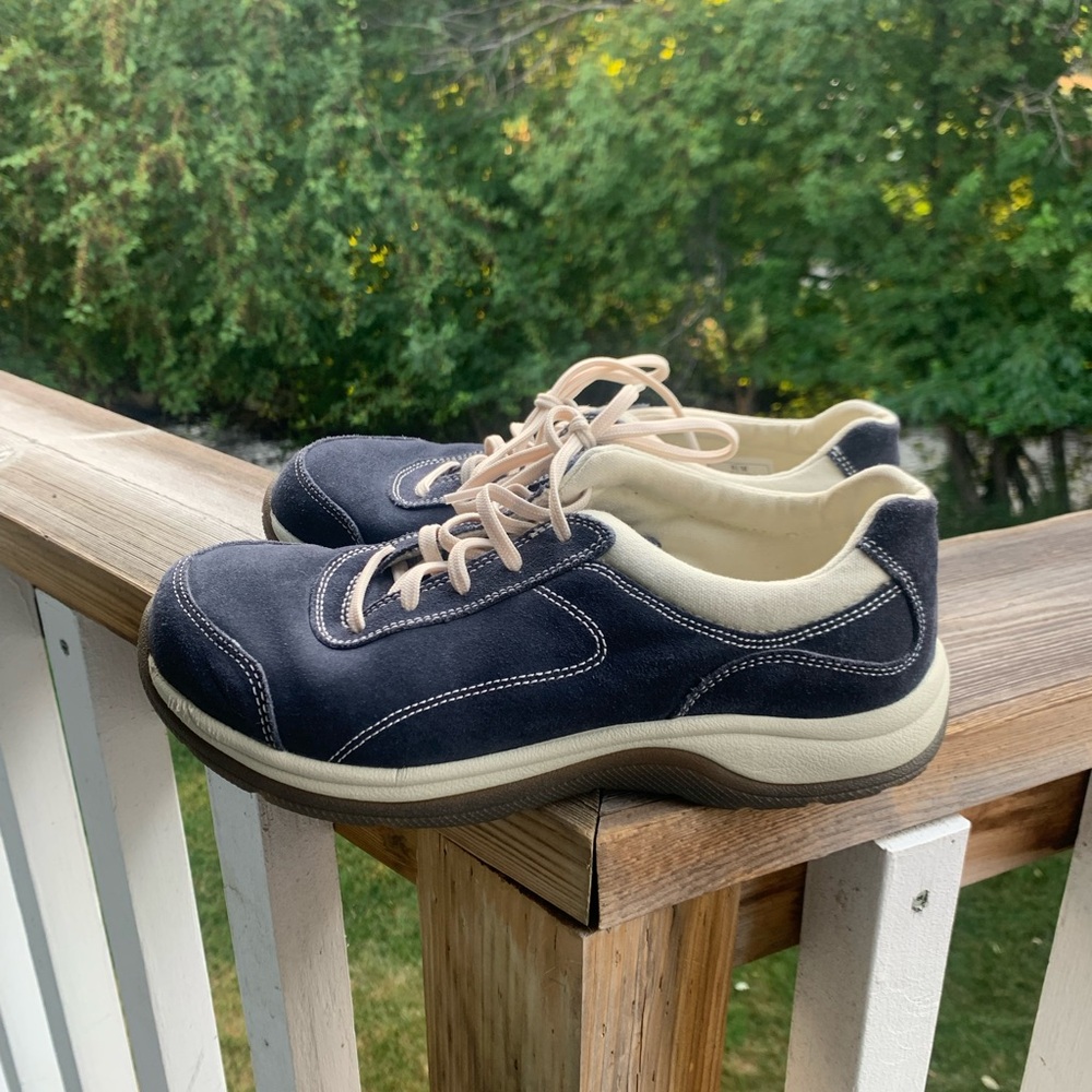 CABELA’S walking shoes/sneakers